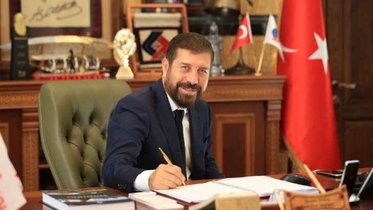 Belediye Başkanı Maaşını Krona Virüsten İşsiz Kalanlara Bağışladı