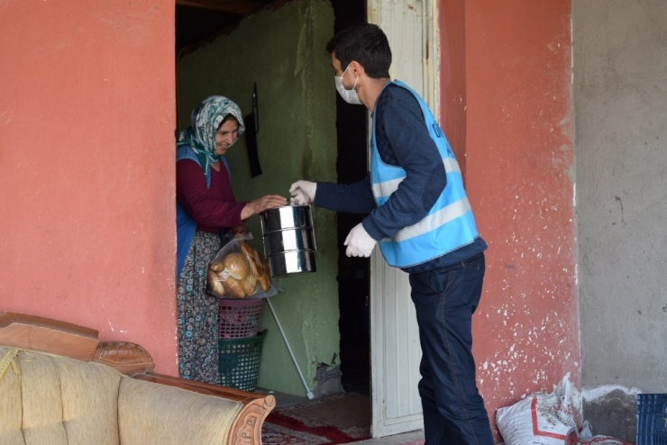 Erdemli Müftülüğünden Yaşlıların Evlerine Sıcak Yemek