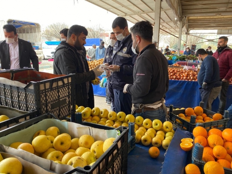 Eyyübiye’de Esnafa Maske Ve Eldiven Dağıtıldı