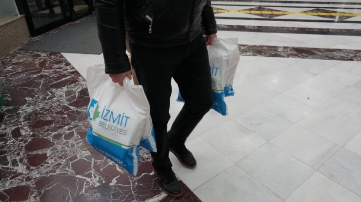 İzmit Belediyesi Siper Maske Üretimine Devam Ediyor