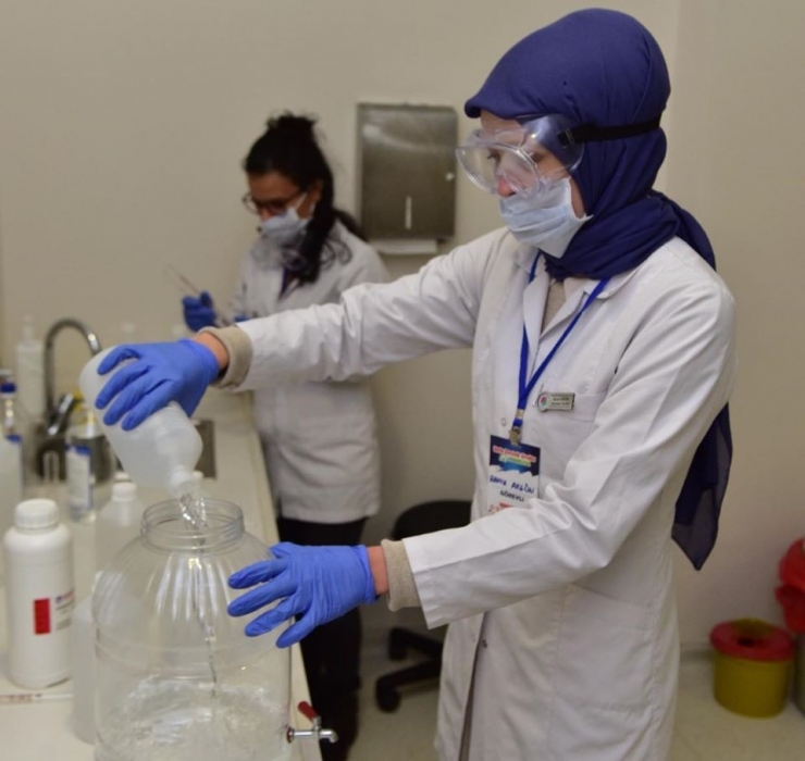 Kepez Belediyesi Kendi Dezenfektanını Kendi Üretiyor