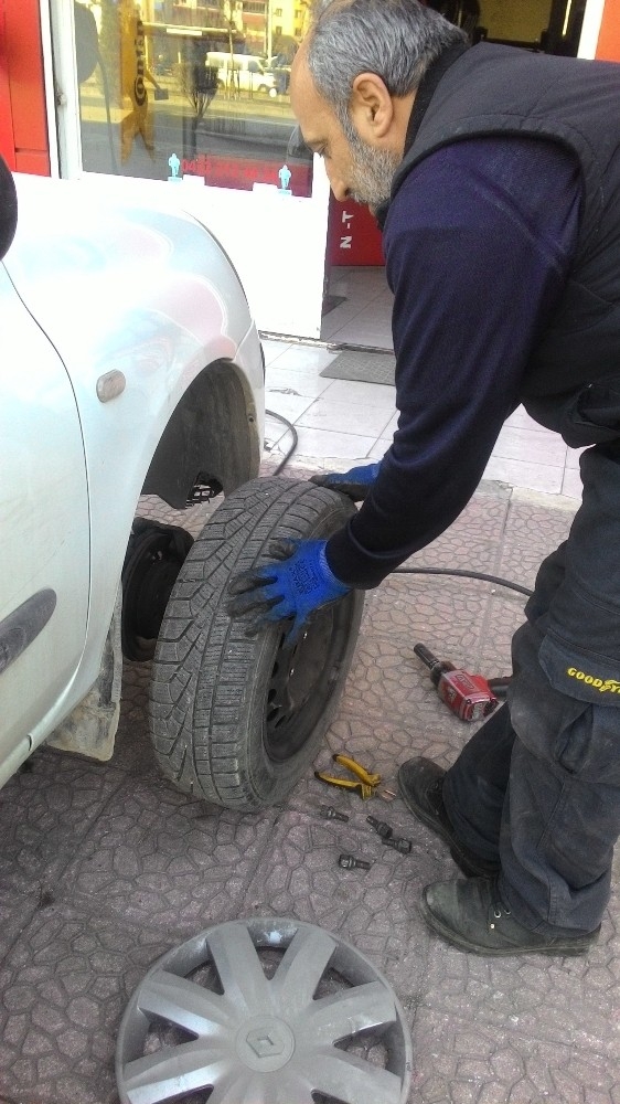 Kış Lastikleri Zorunluluğu 1 Nisan’da Sona Eriyor