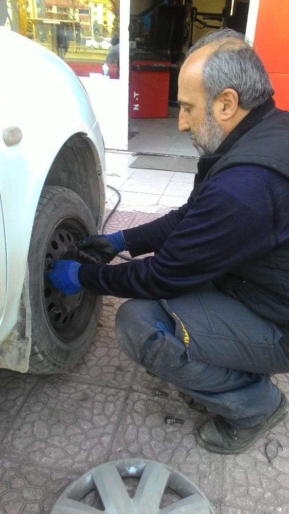 Kış Lastikleri Zorunluluğu 1 Nisan’da Sona Eriyor