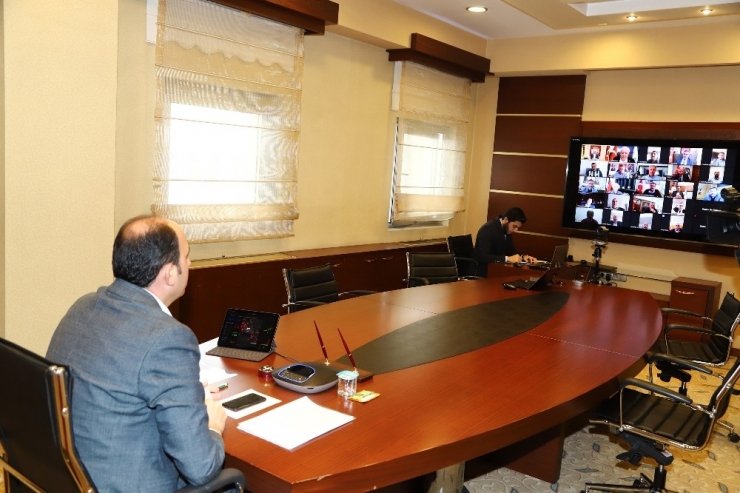Başkan Altay İlçe Belediye Başkanlarıyla Telekonferansla Görüştü