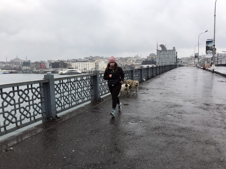 Yasağa Uyan İstanbullular Evde Kaldı