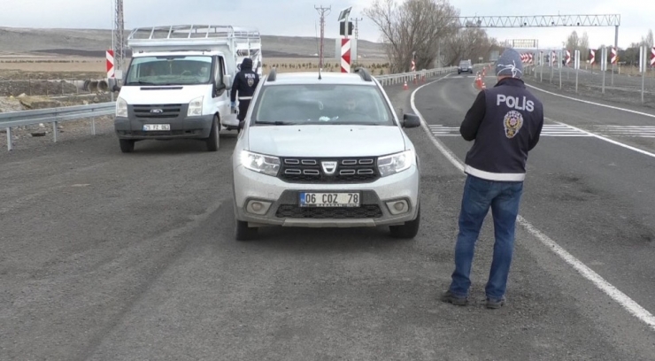 Kars’ta Kent Giriş-çıkışında Korona Denetimi