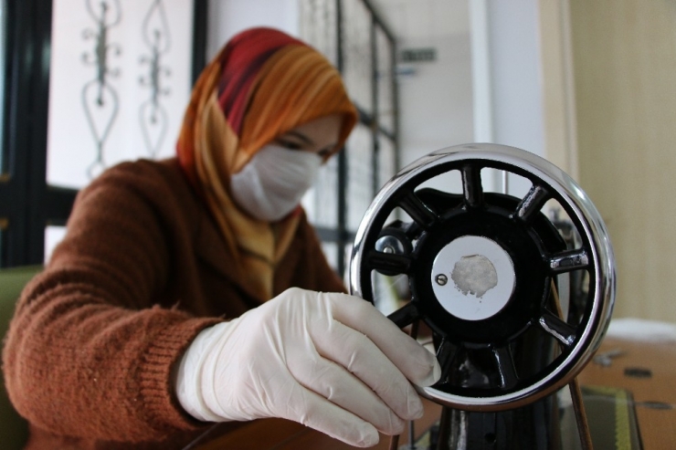 Özel Bireyler Sağlıkçılar İçin Maske Üretimine Başladı