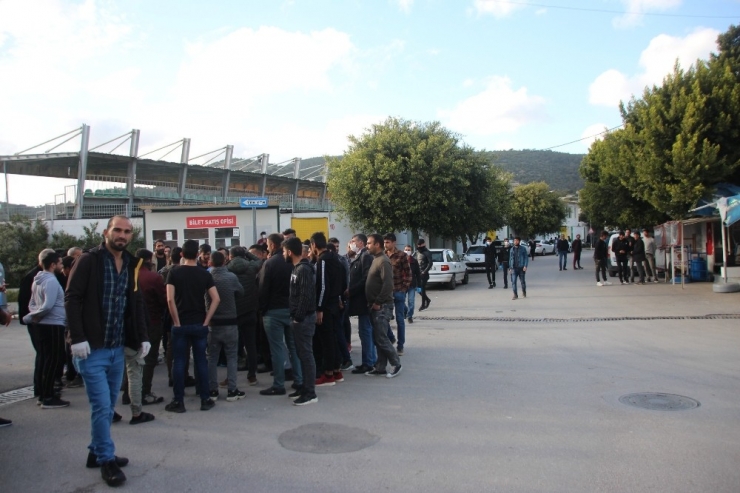 Memleketlerinden Otobüs Getirttiler, 500 Tl Ücret İstenince Gidemediler