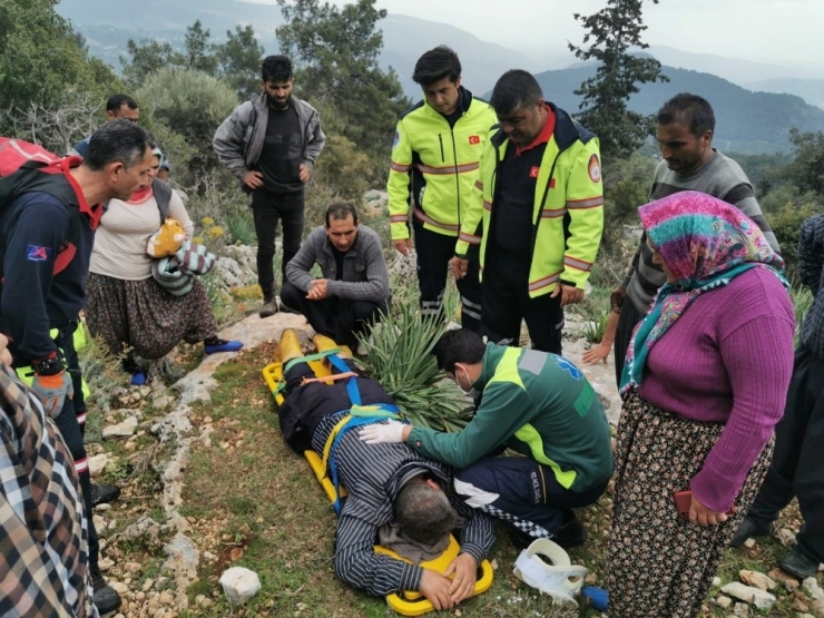 Kayalıklardan Düşüp Mahsur Kalan Şahıs, İtfaiye Ekiplerince Yaralı Kurtarıldı