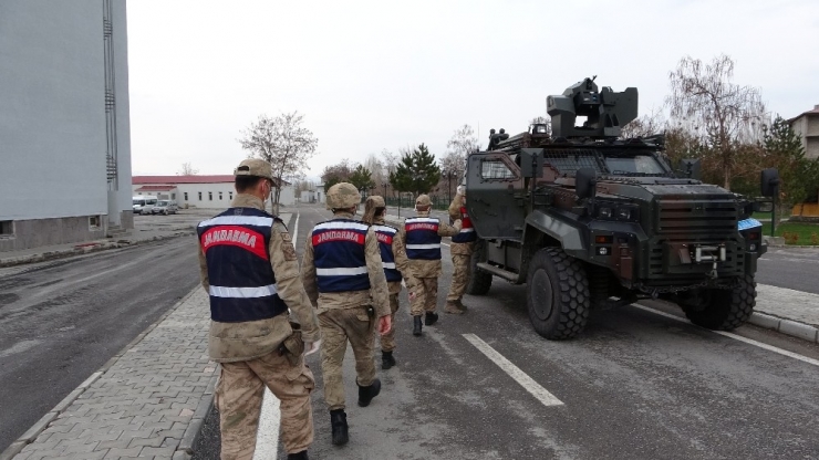 Jandarma Ekipleri Yaşlı Ve Hastalar İçin Seferber Oldu