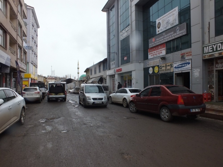 Malazgirt Çarşı Merkezi Boş Kaldı