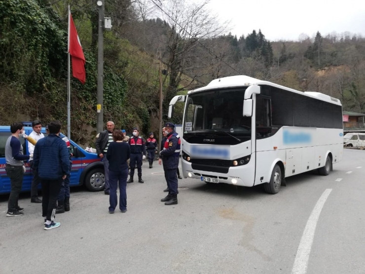 Rize’deki Kontrol Noktalarında 5 Kişide Yüksek Ateş Tespit Edildi