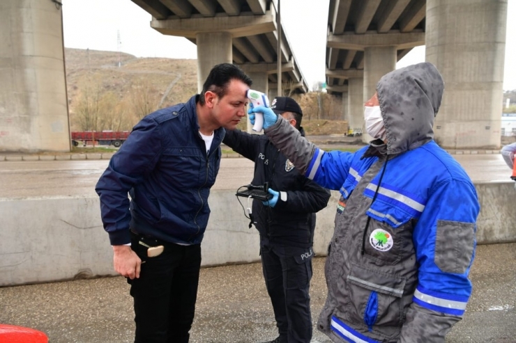 Şehir Dışından Gelenlere Dezenfektanlı Önlem