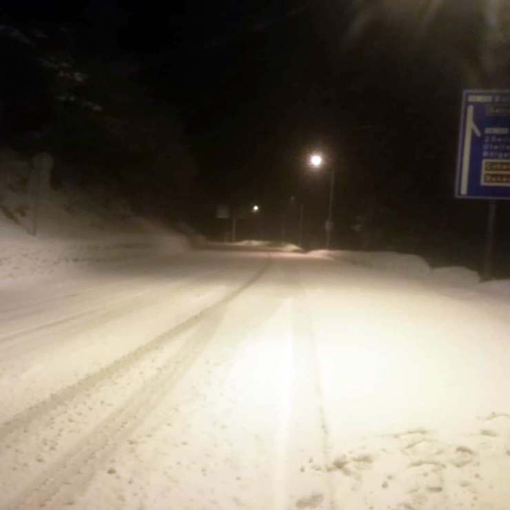Korona Virüs Tedbirleri Kapsamında Kapatılan Uludağ’da Kar Sürprizi