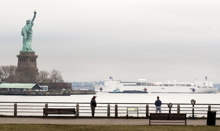Bin Yataklı Hastane Gemisi New York’a Ulaştı