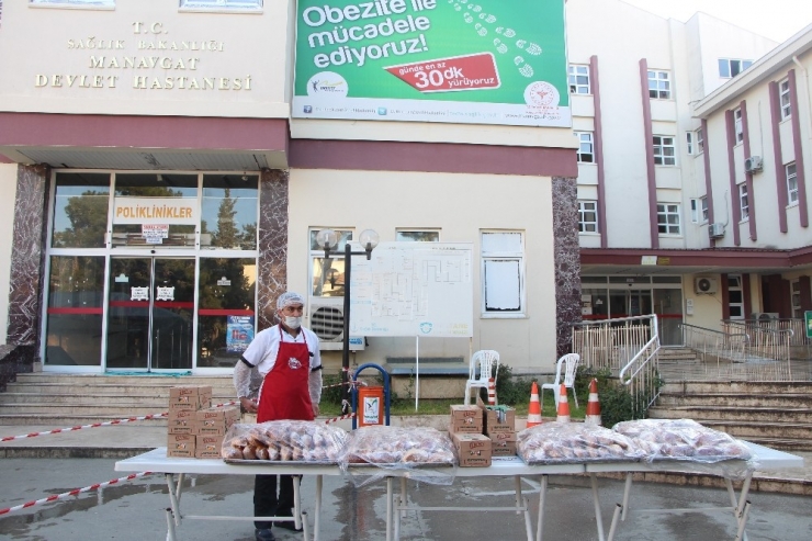 Ak Parti’li Çokal’dan Sağlık Çalışanlarına Kahvaltı İkramı