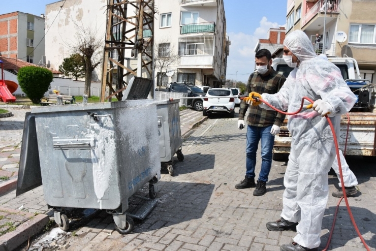 Akhisar’da Çöp Konteynerleri Dezenfekte Ediliyor
