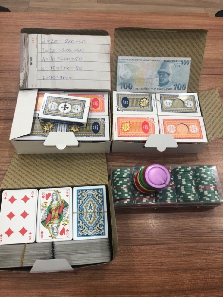 Alanya’da Kapalı Olması Gereken Gözlemeciye Kumar Baskını: 9 Gözaltı