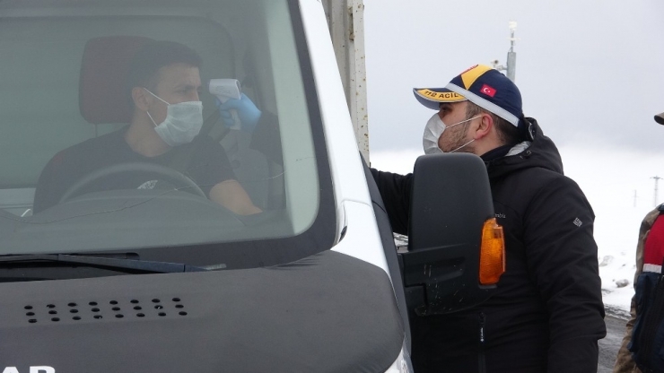 Ardahan’da Geçiş Güzergâhlarında ’Korona Virüs’ Denetimi