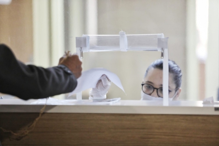 Aydın Büyükşehir Belediyesi Veznelerine Korona Virüs Önlemi