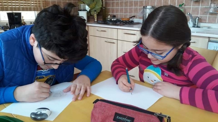 Çocuklara Uzaktan Karikatür Eğitimi