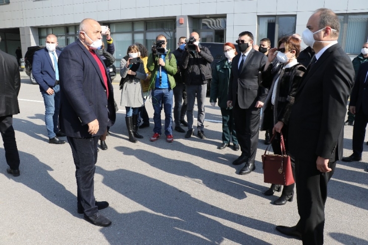 Borisov’dan Maske Şakası: “Kafam Çok Büyük, Maske Uymuyor”