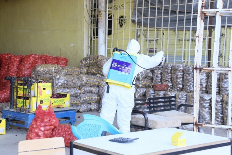 Büyükşehir Acarlar Halinde Dezenfeksiyon İşlemi Yaptı