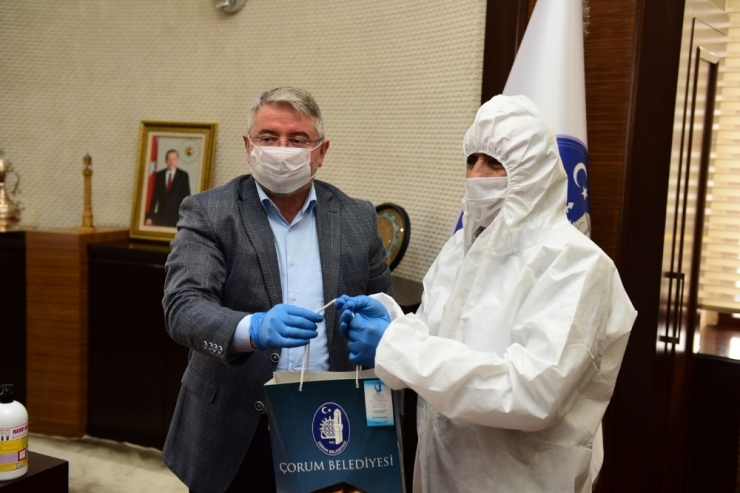 Başkan Aşgın’dan Gazetecilere Jest