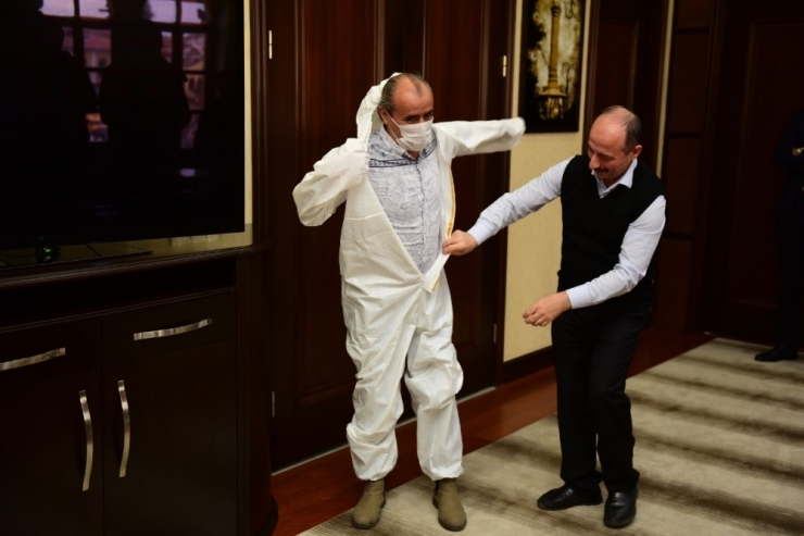 Başkan Aşgın’dan Gazetecilere Jest