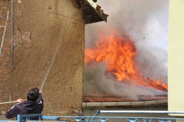 Domaniç’te Ev Yangını