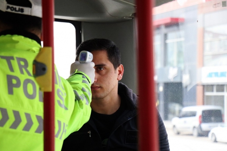 Sakarya’da, Şehir Dışından Gelenlere Ateş Ölçerli Önlem