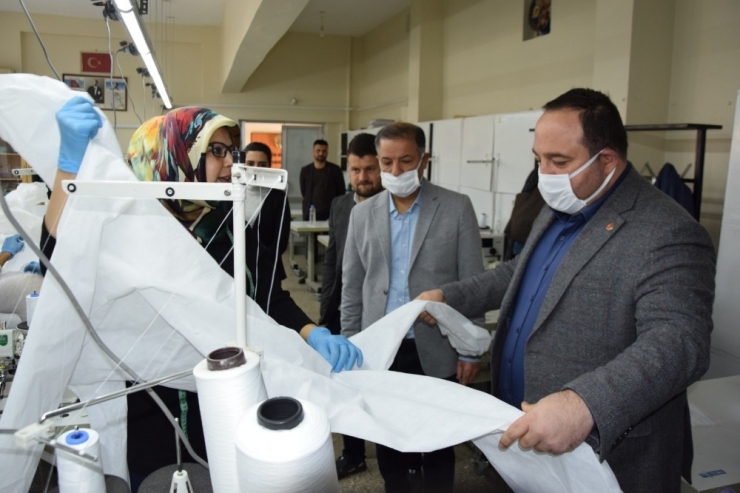 Ekinci Maske Üretim Atölyesini Ziyaret Etti