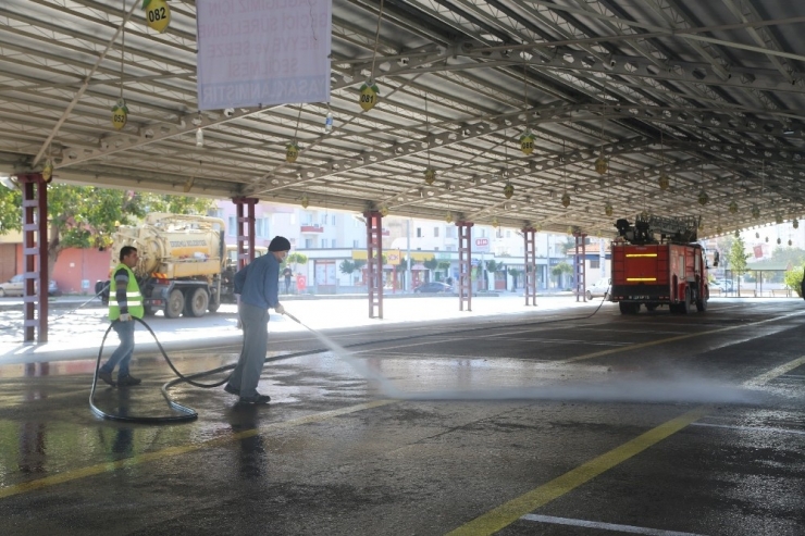 Erdemli’de Pazar Yerleri Dezenfekte Edildi