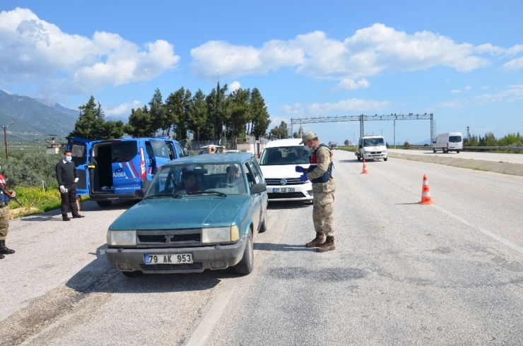 Yolcuların Ateşi Ölçüldü Maske Dağıtıldı
