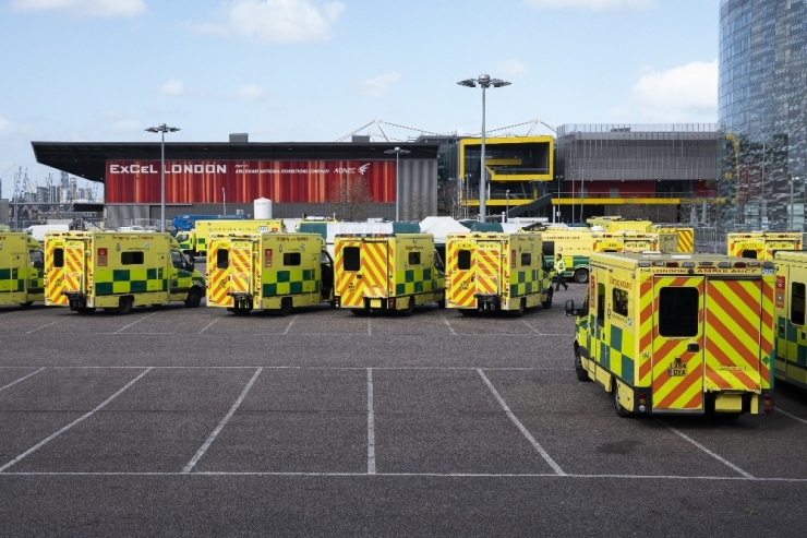 İngiltere’de Konferans Merkezleri Ve Stadyumlar Hastaneye Dönüştürülüyor