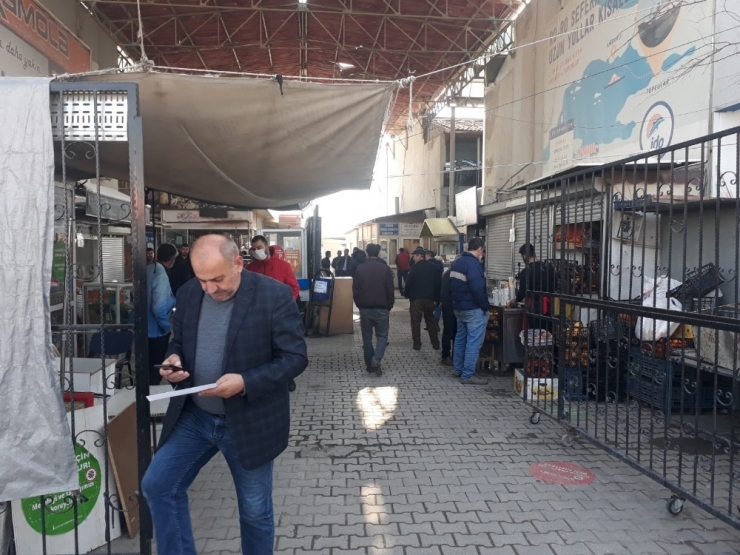 İzmir’de Nakliyeciler Sitesindeki Kalabalık Tehlike Saçıyor