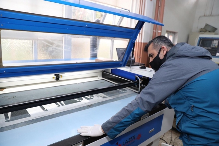 Kartallı Öğretmen Ve Öğrencilerden 3d Yazıcı İle Maske Üretimi