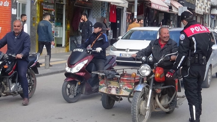 Kilis’te Vatandaşlar ‘Evde Kal’ Çağrısına Uymuyor