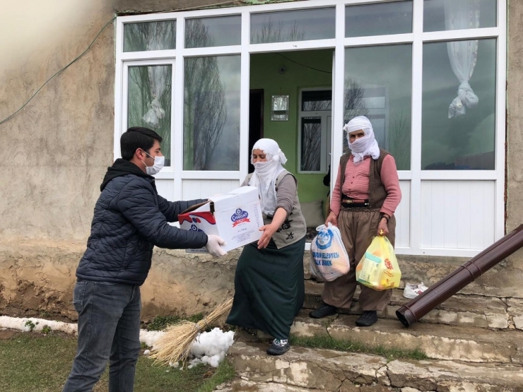 Karantinadaki Mahallenin İhtiyaçlarını Vefalı Eller Karşılıyor