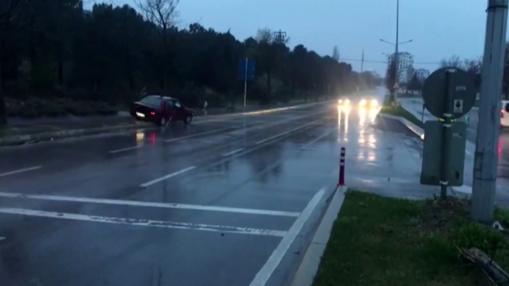 Kaza Yaptı Aracını Bırakıp Ormana Kaçtı