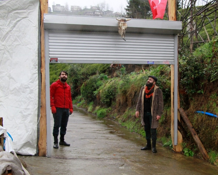 Bu Köy Halkı Kendi Karantinasını Kendi Oluşturdu