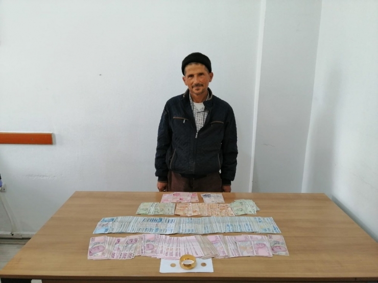 Evde Bulunan Kasadan Altın Çalarak Kayıplara Karışan Hırsızları Ayak İzleri Ele Verdi