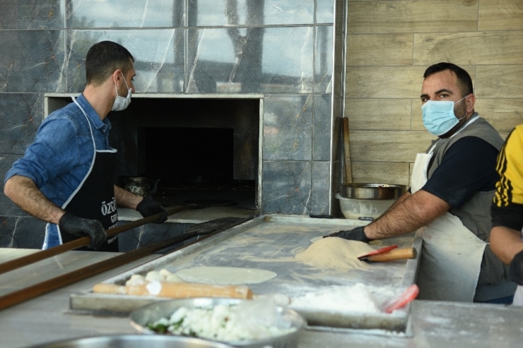 Çalışamayanlara Bir Aylık Ekmek Mahalle Fırıncısından