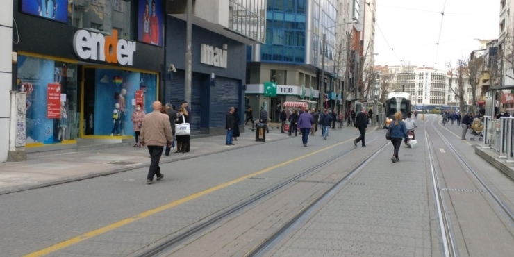 Sokaklardaki Ani Kalabalıklaşmaya Dikkat