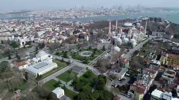 Tarihi Sultanahmet Meydanı Tarihin En Sakin Günlerini Geçiriyor