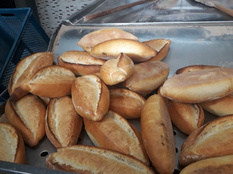 İzmirli Fırıncılar Ekmek Üretim Ve Satış Önlemlerine Dikkat Ediyor