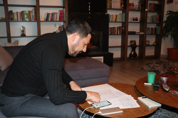 Belediye Başkanı Arı, Her Akşam 50 Kişiye Telefondan Ulaşıyor