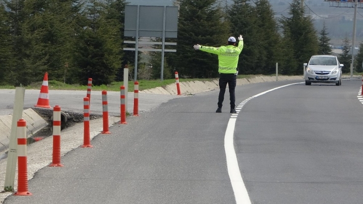 Uşak Giriş Ve Çıkışları Polis Tarafından Kontrol Altında
