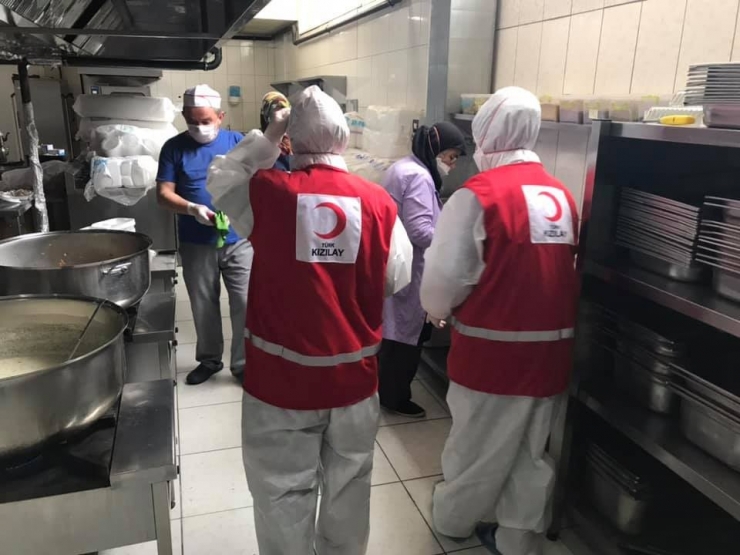 Kızılay, Karantina Yurdunda Kalanlara 4 Öğün Yemek Veriyor