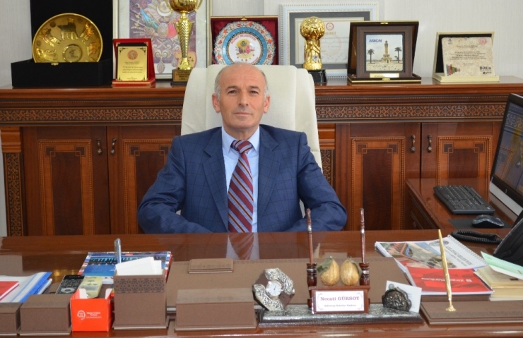 Adilcevaz’da Cadde Ve Sokaklar İlaçlı Suyla Yıkandı